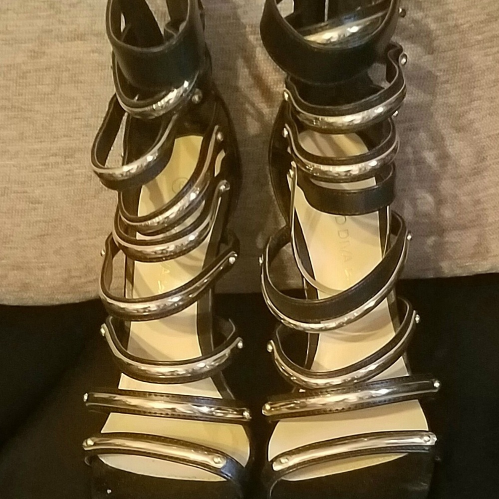 GOLD AND BLACK HEEL SANDALS